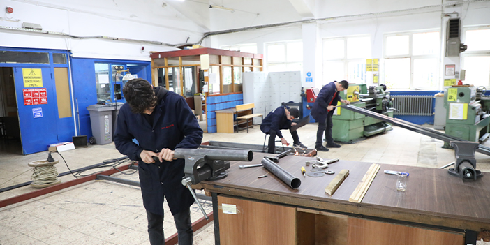 Rize'de öğrenciler taşınabilir ev üretiyor