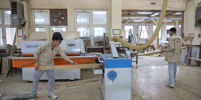 Rize'de öğrenciler taşınabilir ev üretiyor