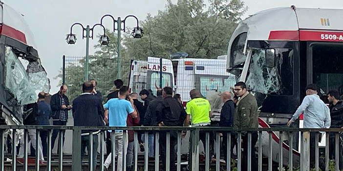 Samsun'da iki tramvay çarpıştı! Çok sayıda yaralı var