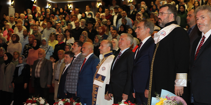 Trabzon'da İlahiyat Fakültesi'nde 8. dönem coşkusu 