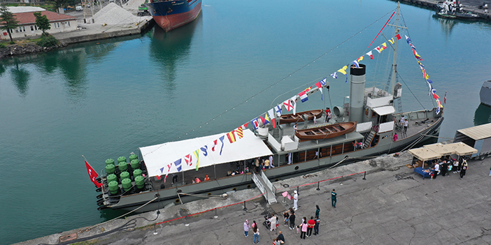 TCG Nusret Mayın Gemisi Artvin'de ziyaretçilerini ağırladı