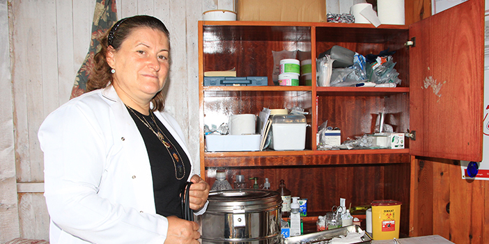 Trabzon'da babasını kaybettiği yaylada hastalara şifa oluyor