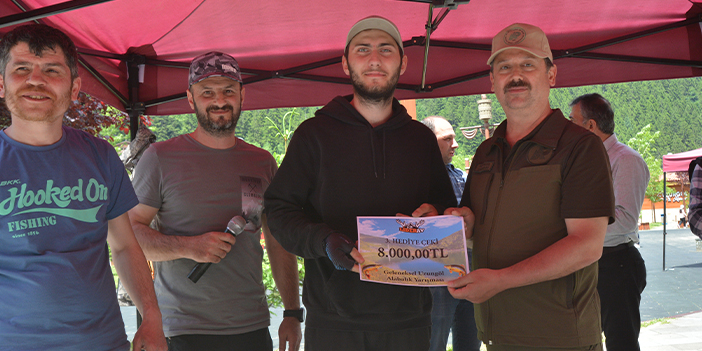 Uzungöl'de Geleneksel Alabalık Avlama Yarışması düzenlendi