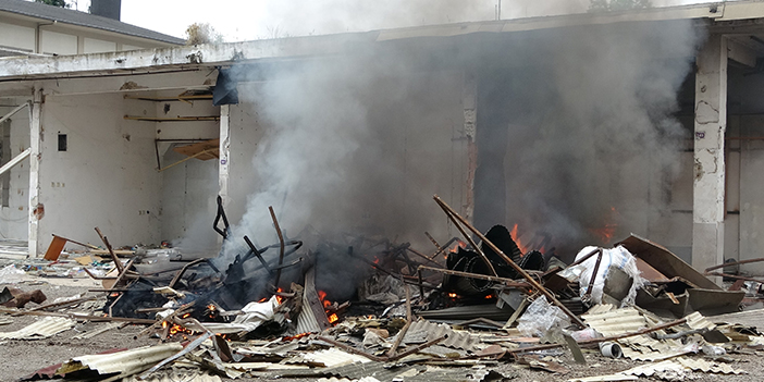 Ordu’da yıkımı süren işyerinde çıkan yangın paniğe neden oldu
