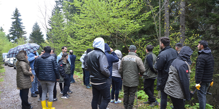 Artvin'de öğrenciler doğada hem çalışıp hem gelir elde ediyor