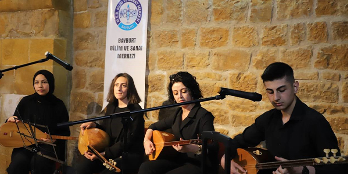 Bayburt'ta müzik dinletisi ve resim sergisine yoğun ilgi!