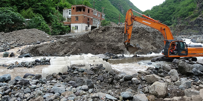 KTÜ'lü profesörden sel ve heyelan uyarısı! Bu iki aya dikkat