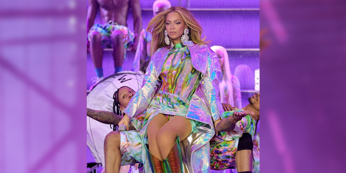 7 yıllık aranın ardından sahnelere döndü! Konser verdiği ülkede enflasyonu artırdı