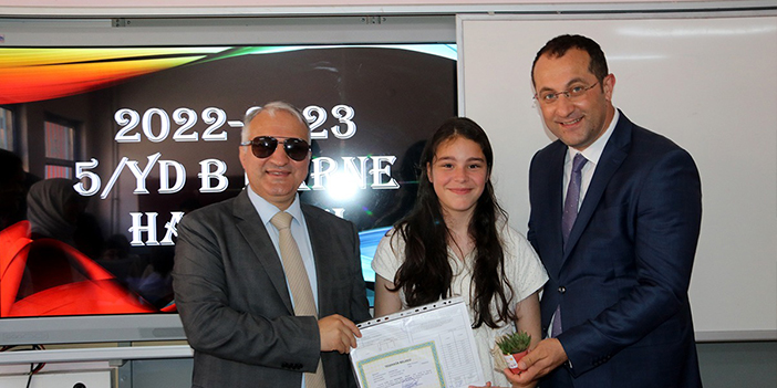 Başkan Ekim öğrencilerin karne sevincine ortak oldu