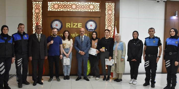 Rize'de kısa film yarışmasında dereceye girenler ödüllerini aldı