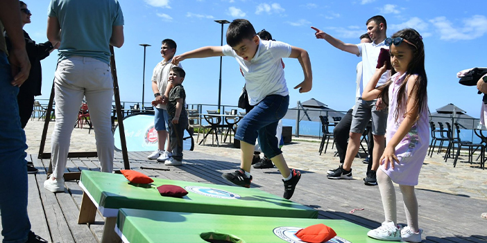 Trabzon'da öğrenciler karne hediyesi olarak oyun oynadı