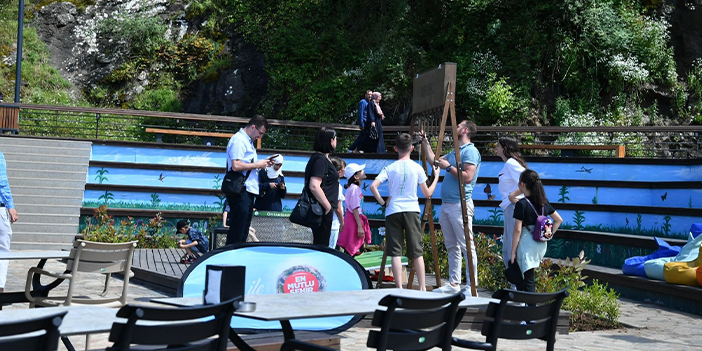 Trabzon'da öğrenciler karne hediyesi olarak oyun oynadı