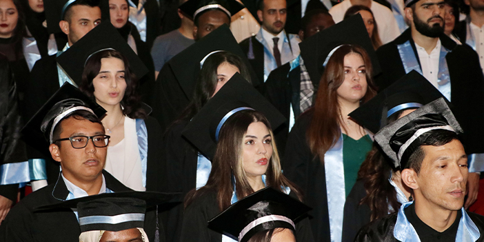 KTÜ'de dereceye giren mezun öğrencilere plaket verildi