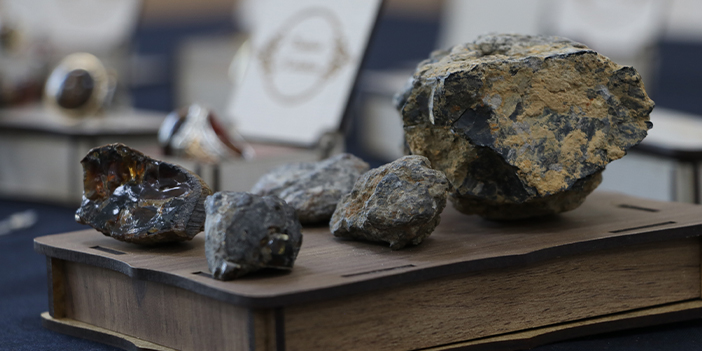 Bayburt'ta çıkarılan kehribar "ekmek kapısı" olacak