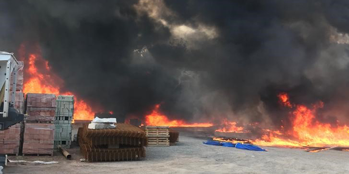 Rize'de milyonlarca lira değerindeki borular dakikalar içinde kül oldu