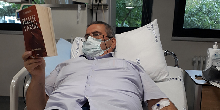 Kanser ile mücadelede en yakın arkadaşı kitaplar oldu