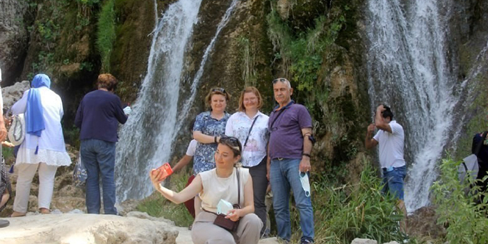 Girlevik Şelalesi bayramda da vatandaşların uğrak yeri oldu