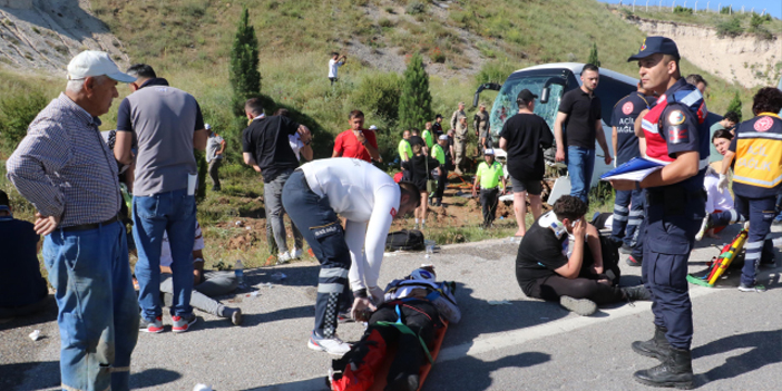 Eskişehir'de yolcu otobüsü araziye uçtu! 35 kişi yaralandı