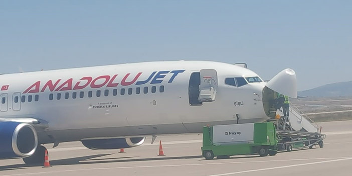 anadolu-jet-kus-surusune-carpti.jpg