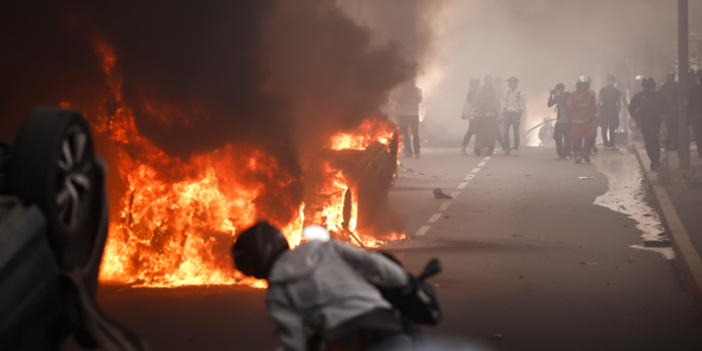 Fransa'da kaos büyüdü! Paris'in en işlek caddesi boşaltılıyor