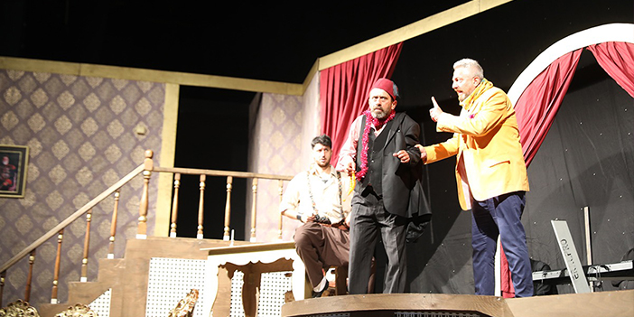 Akçaabat'ta açık hava tiyatroları başladı