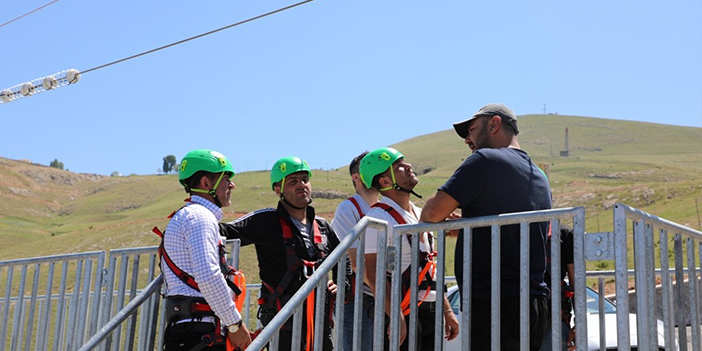 Bayburt'ta Bamsı Beyrek Seyir Terası ve zipline hizmete açıldı
