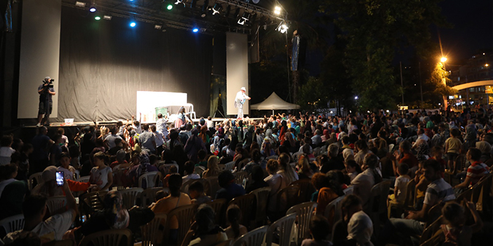 Akçaabat'ta tiyatro günlerine yoğun ilgi
