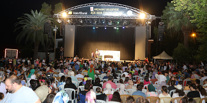 Akçaabat'ta tiyatro günlerine yoğun ilgi