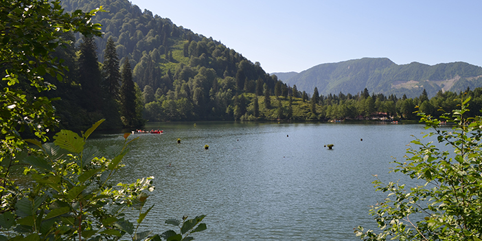 Borçka Karagöl'e ziyaretçi akını! 