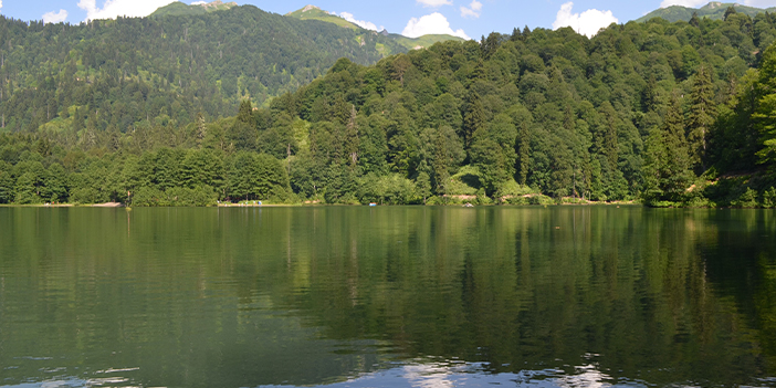 Borçka Karagöl'e ziyaretçi akını! 
