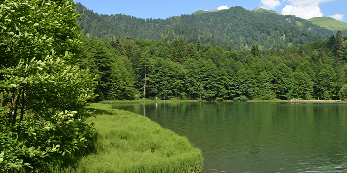 Borçka Karagöl'e ziyaretçi akını! 