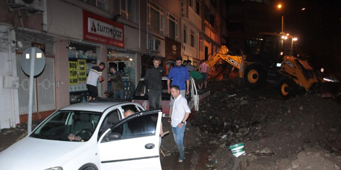 karadeniz-ilini-sel-ve-heyelan-vurdu-3.jpg