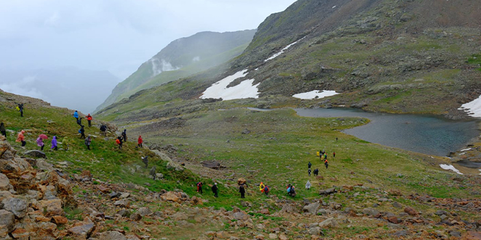 Artabel Gölleri Trabzonlu dağcılara bir günde dört mevsim yaşattı
