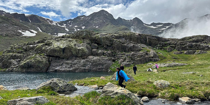 Artabel Gölleri Trabzonlu dağcılara bir günde dört mevsim yaşattı