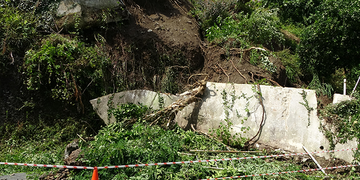 Ordu heyelan sonucu bir evin istinat duvarı yıkıldı