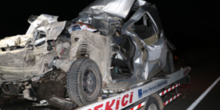 Samsun'da araç, tır ve kamyonun arasında kaldı! 