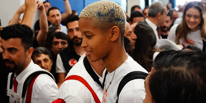 Filenin Sultanları Türkiye'ye kupayla döndü