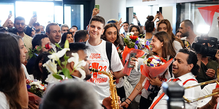 Filenin Sultanları Türkiye'ye kupayla döndü