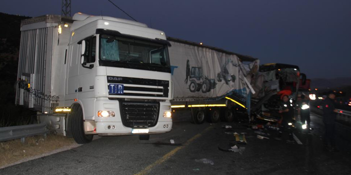 tir-otobus-kazasi-32-yarali-3.jpg