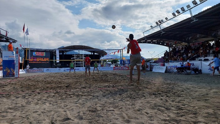 artvinde-uluslararasi-plaj-voleybol-turnuvasi-003.jpg