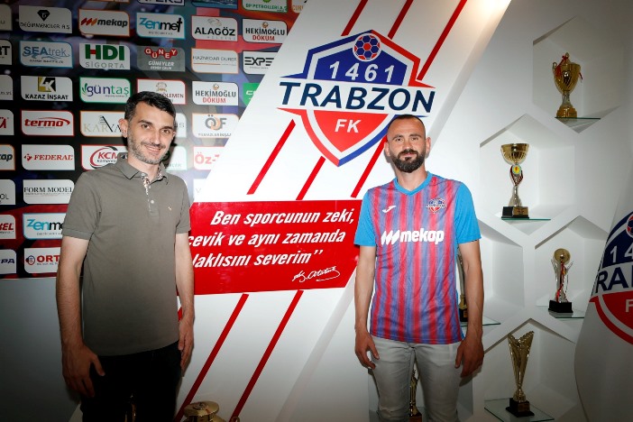 1461-trabzon-tarik-tekdal-ile-sozlesme-imzaladi-002.jpeg