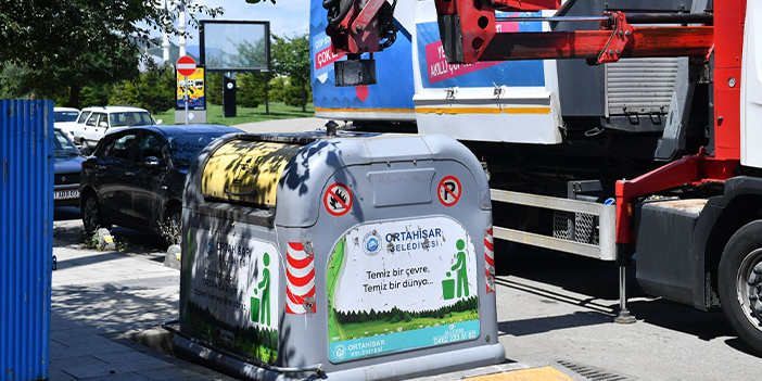 Trabzon'da çöp konteynerleri temizlendi