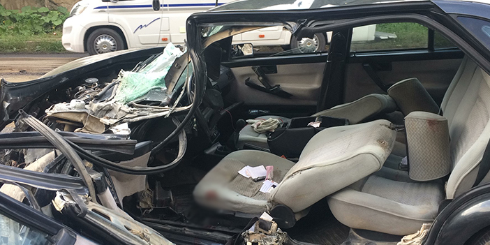 Uzungöl yolunda korkunç kaza! Tur aracı otomobille çarpıştı 