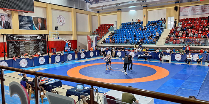 Minik güreşçilerden Trabzon'a birincilik!