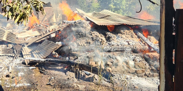 Artvin'de yangın! 5 ev alevlere teslim