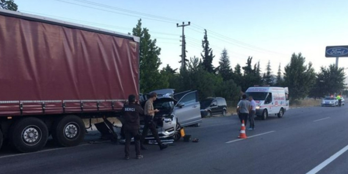 Ünlü şarkıcı Tan Taşçı trafik kazası geçirdi