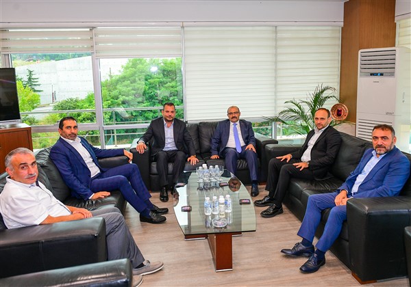 Vali Ustaoğlu’ndan Trabzonspor’a veda ziyareti