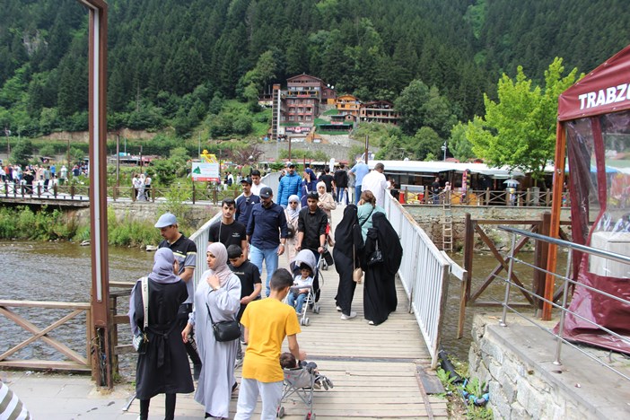 trabzon-uzungolde-turist-sayisi-artti-konaklama-azaldi-001.jpg