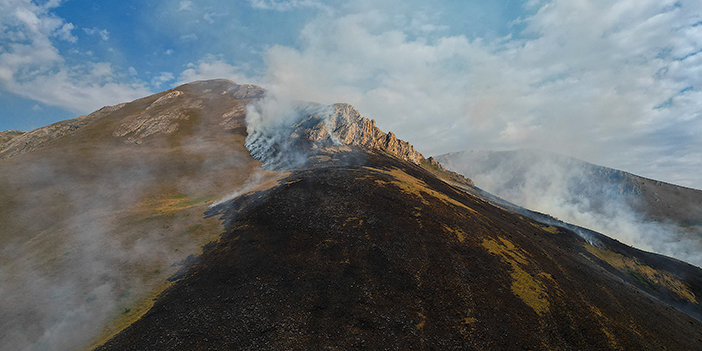 Bayburt'ta örtü yangını! Müdahale sürüyor