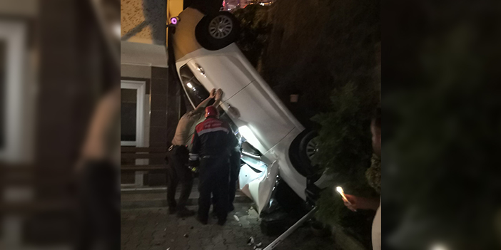 Trabzon’da otomobil yüksekten düştü! Yaralılar var